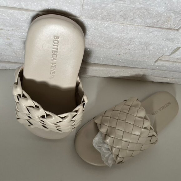 Bottega Veneta Men's Intrecciato Leather Sandals - Picture 9 of 13